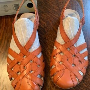 Earth Origins Belle Brielle shoes- new in box